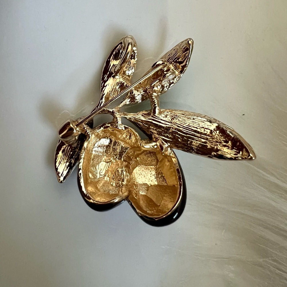 ✨New Black Olives Brooch Pin Accessory - Picture 3 of 3